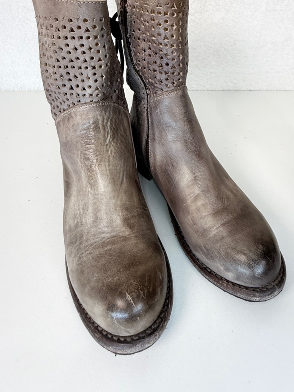Bed Stu Leather Ankle Boots Size 7 Gray Distressed Perforated Lace up in back - Picture 11 of 15